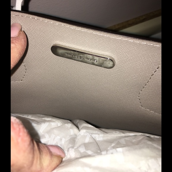 ⭐️HOST PICK⭐️ NWT 💯 Authent Michael Kors Large Convertible Mercer Tote - Picture 14 of 16